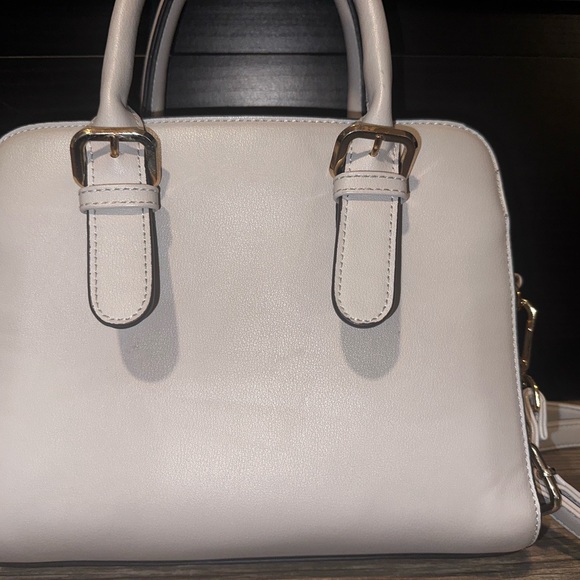 PERiWiNKLE SATCHEL W/ STRAP iNCLUDED - Picture 2 of 7